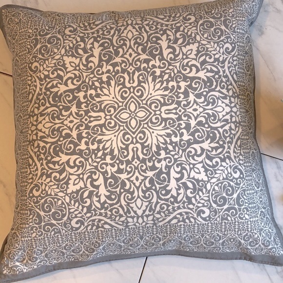 BOHO-ENVOUGE-Gray & White Floral Square Decorator Accent Pillow - Picture 4 of 6